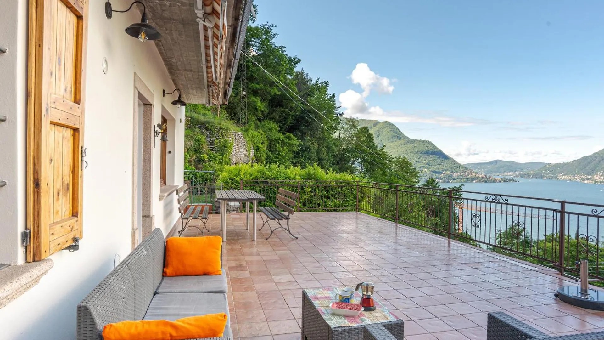 Lovely Lake View Apartment With Terrace Pognana Lario